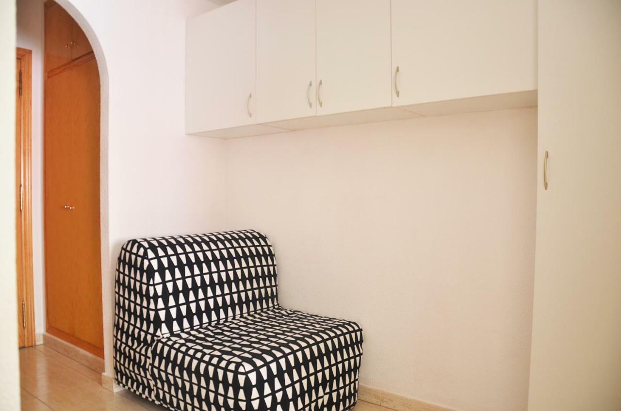 Pretty Studio With Swimming Pool Torrevieja Bagian luar foto