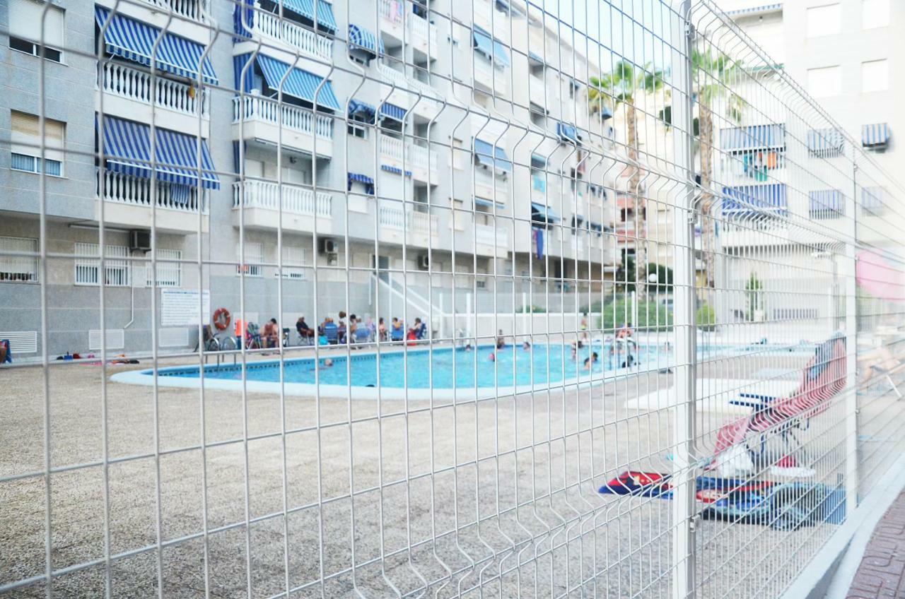 Pretty Studio With Swimming Pool Torrevieja Bagian luar foto
